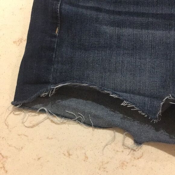 American Eagle shortie fray jean shorts SZ 2 - Picture 2 of 8